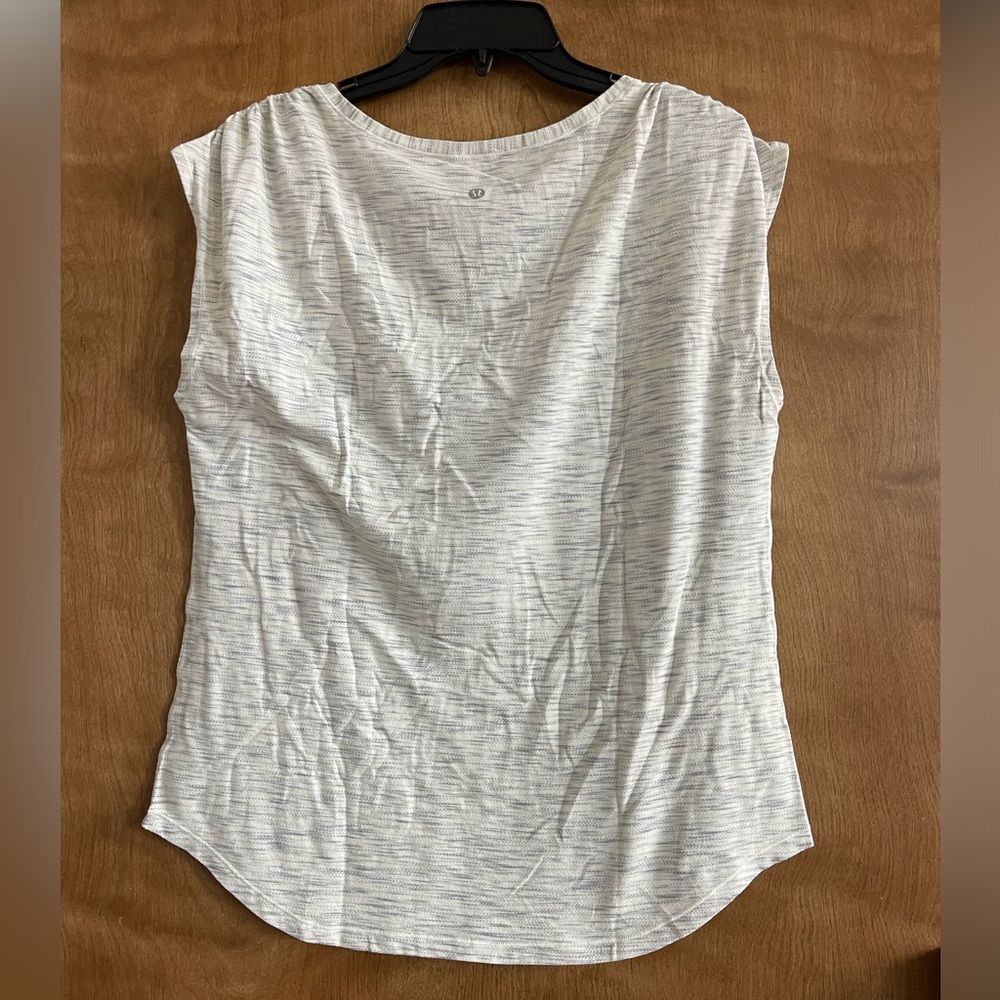 LuLulemon workout top - Picture 3 of 4